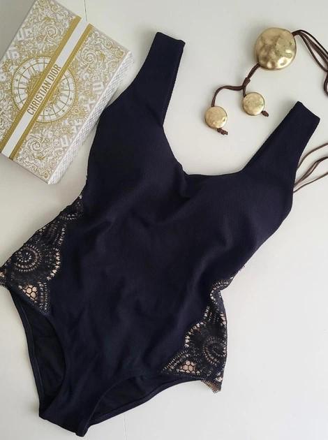 Купальник Toccata Adelina PSw/1 цельный с формованной чашкой и встроенным пуш-ап р. 40 Черный