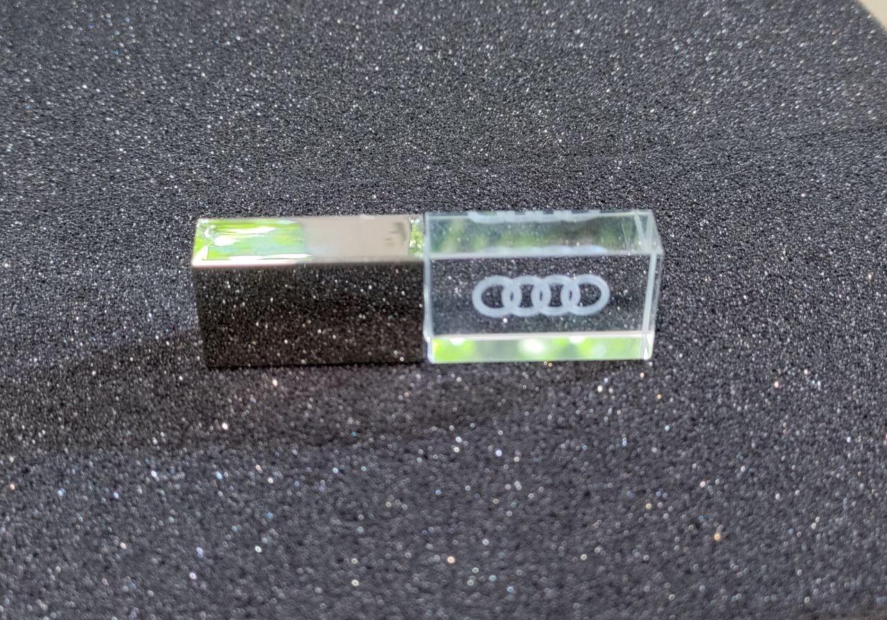 Флешка з логотипом Audi 32 ГБ (1627777130)
