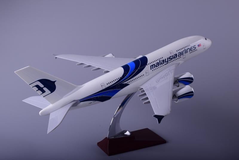 Колекційна модель літака Shantou Tongde Airbus A380 45см Malaysia Airlines