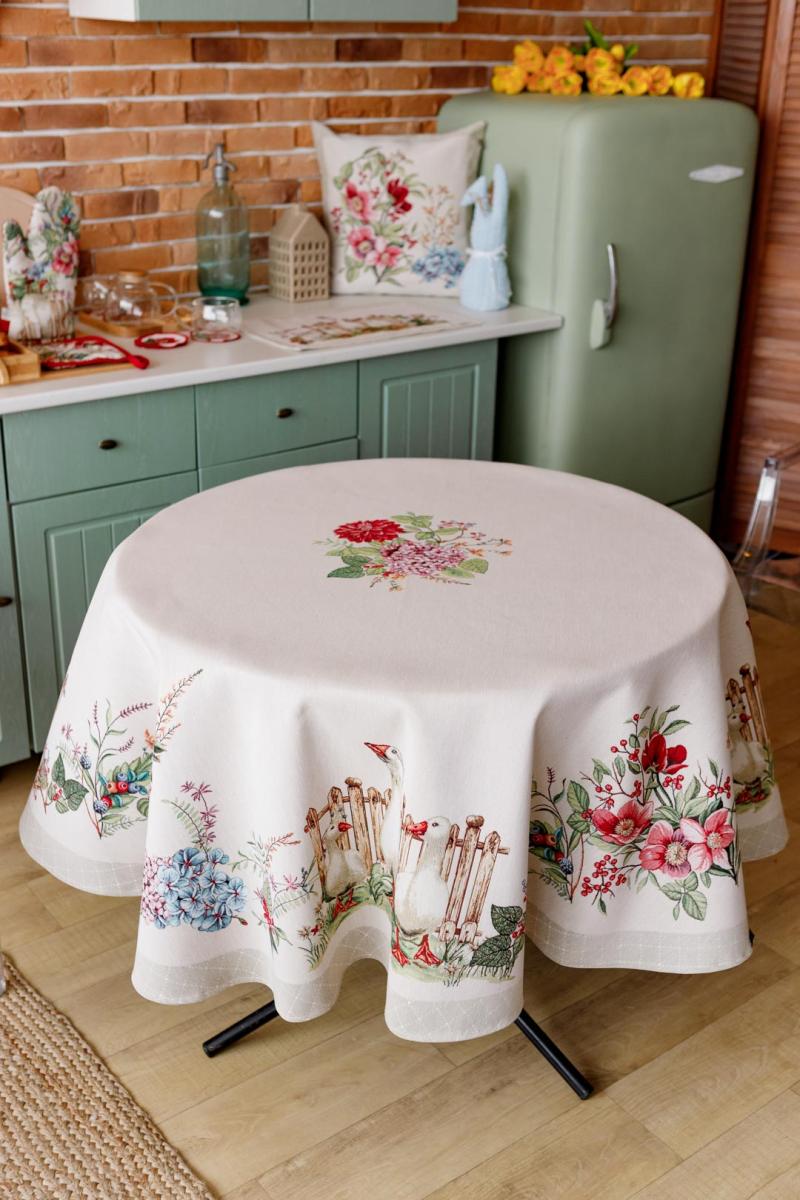 Скатерть для стола гобеленовая Гуси 136 см (034129) Скатерть для стола гобеленовая Гуси 136 см (034129)