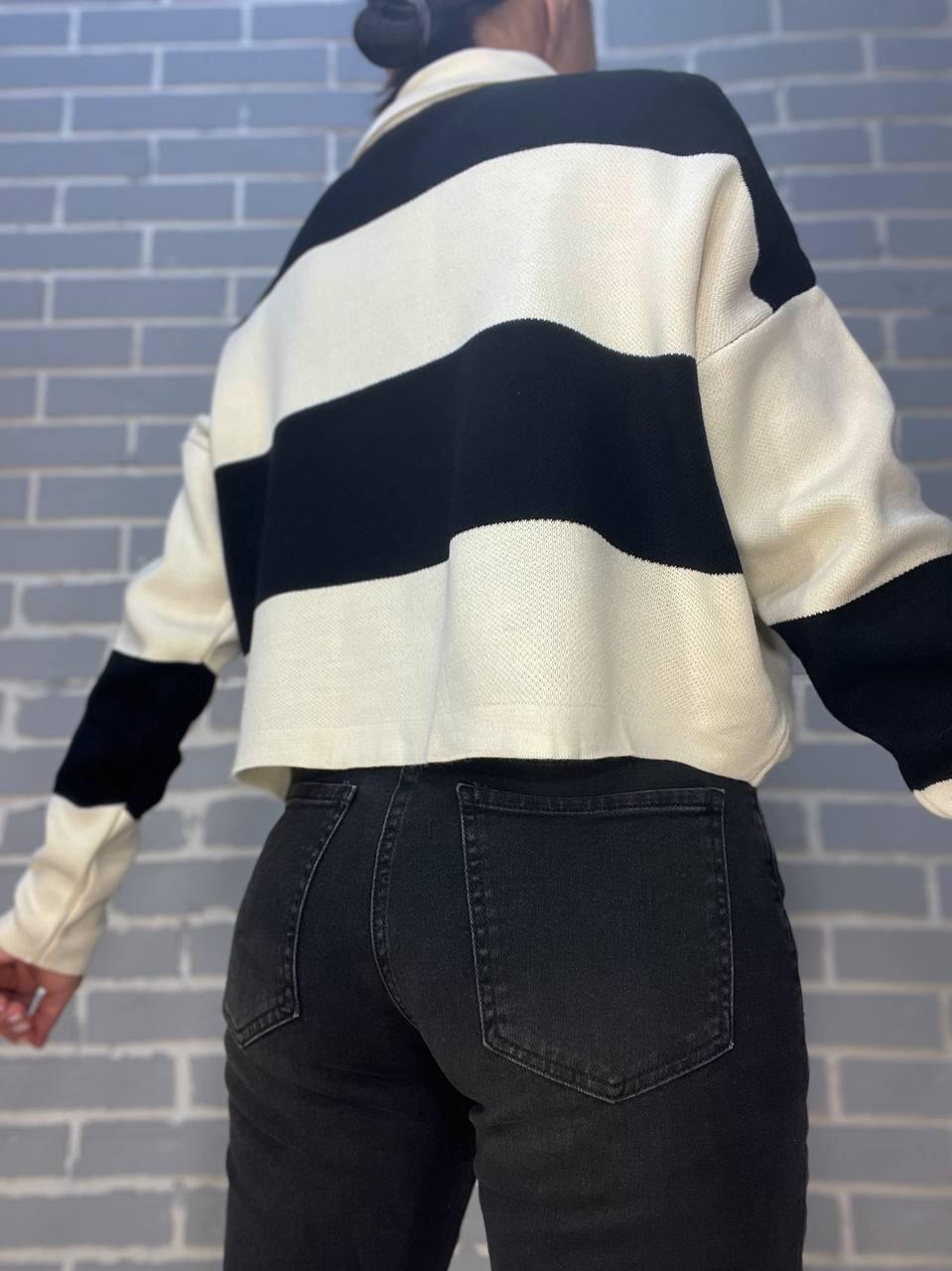 Свитер женский MIX RAY 6588 джемпер воротник широкая полоска укороченный свободный крой OS Черный с белым (1332) - фото 6 Свитер женский MIX RAY 6588 джемпер воротник широкая полоска укороченный свободный крой OS Черный с белым (1332) - фото 6