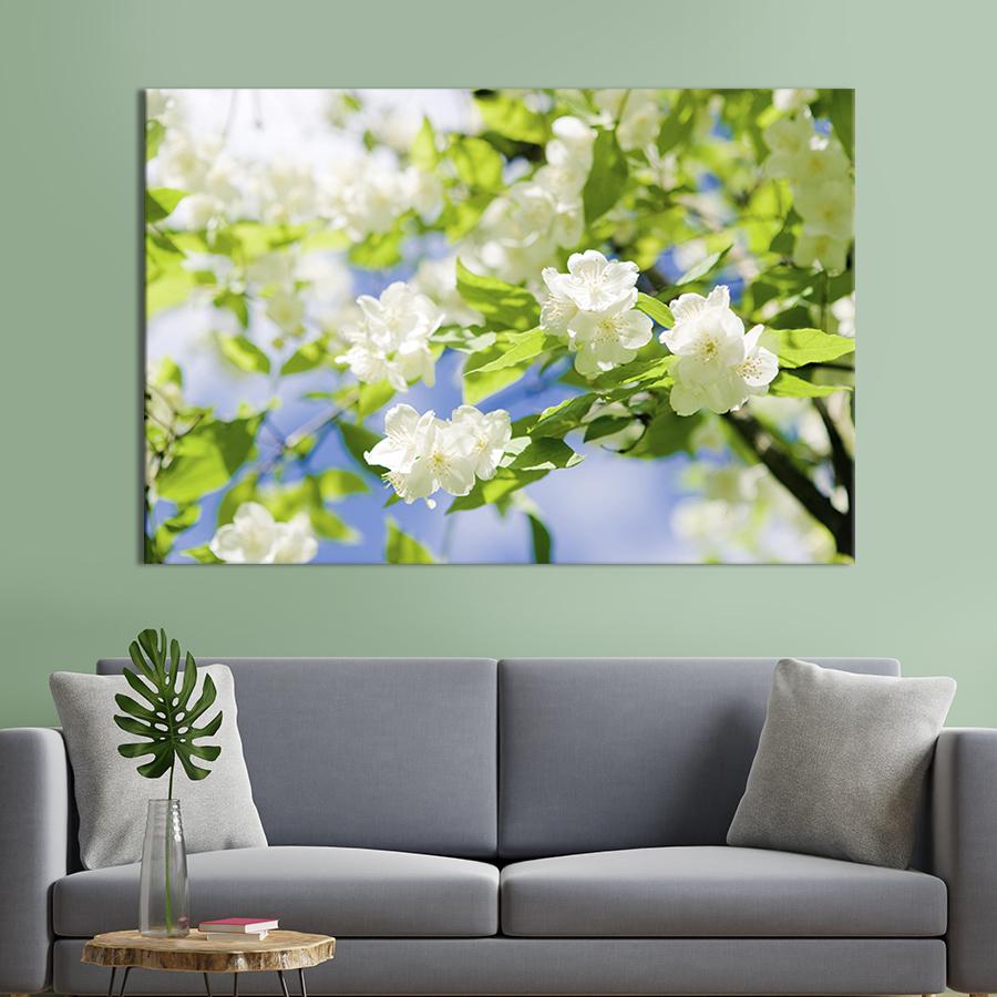 Картина на холсте Цветущая яблоня 51x34 см (226-1)