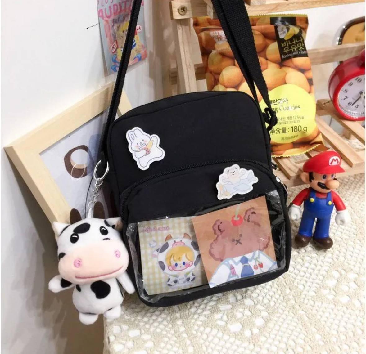 Сумочка для дівчинки із іграшкою брелоком і значками в японському стилі Чорний (2596914489) - фото 3