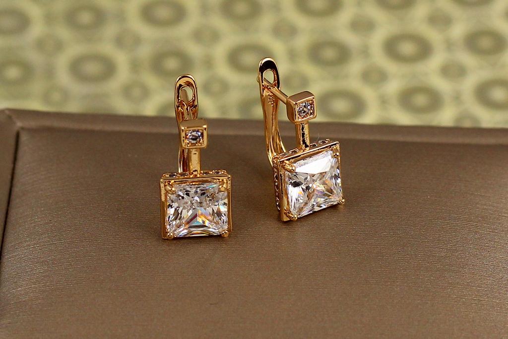 Сережки Xuping Jewelry Айсберг з білим каменем 1,5 см Золотистий (34530288)