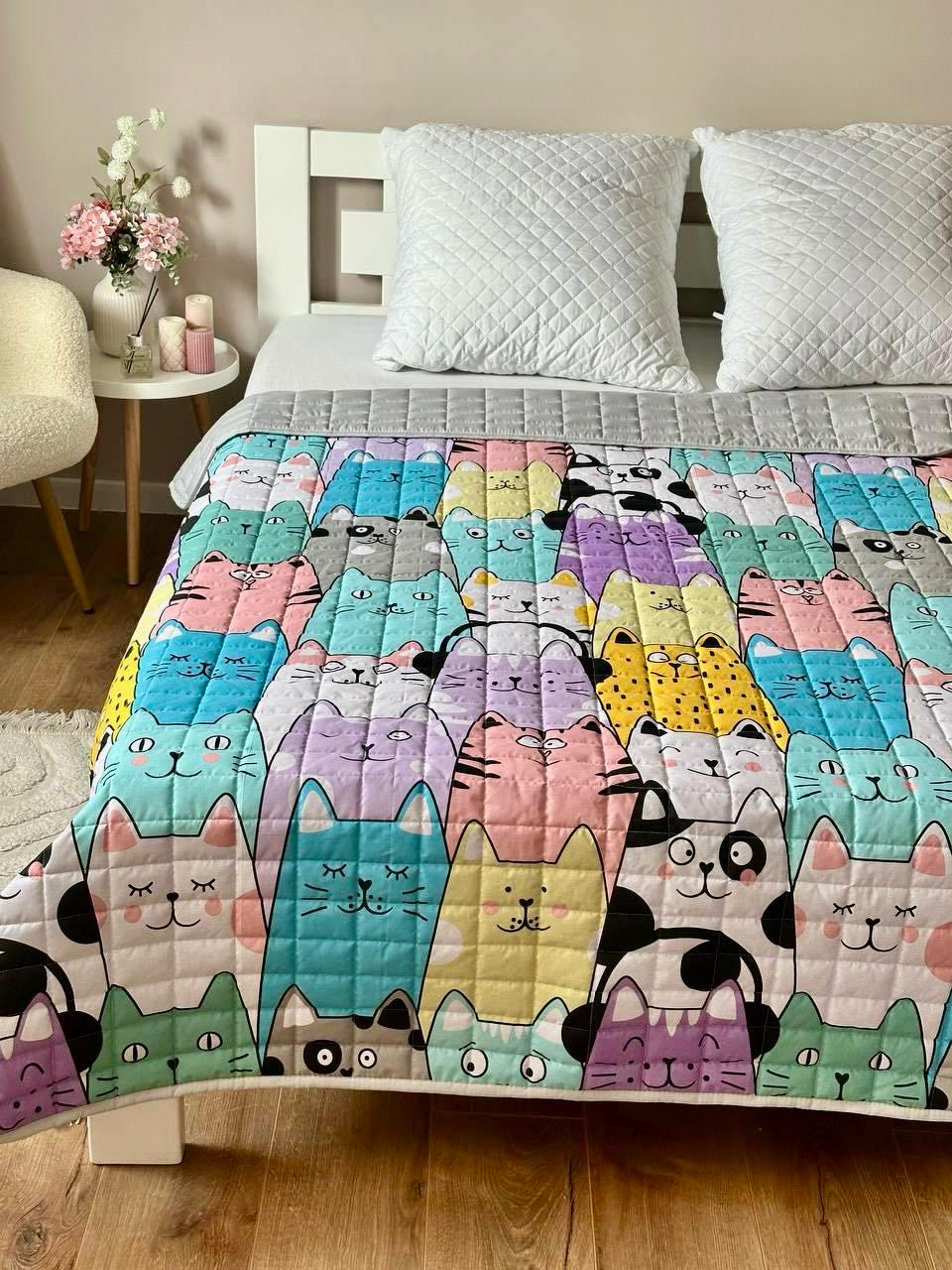 Ковдра дитяча з малюнком котів двостороння 150х210 см Сірий