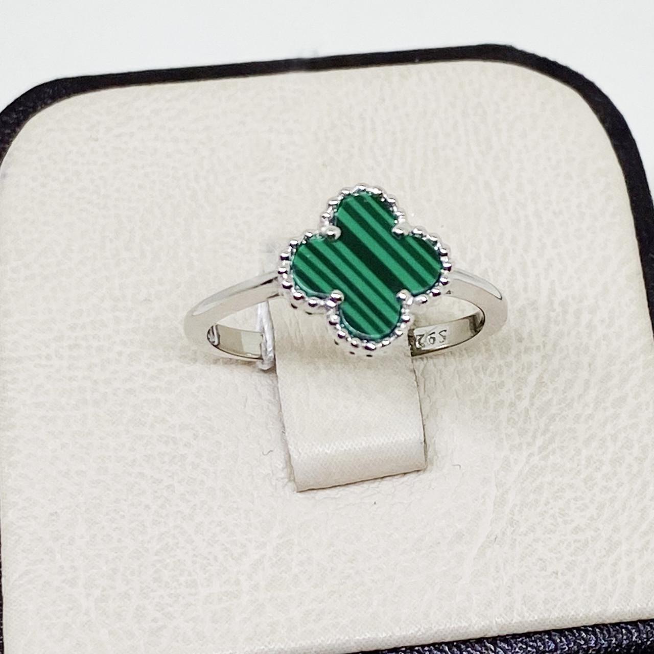 Кольцо серебряное Клевер с малахитом р. 16,5 2,19 г (1801283992)