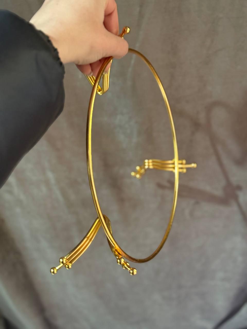 Тарелка сервировочная YIWU LB-1573G фарфоровая на металлической подставке 25 см Белый с золотым (30101769) - фото 4