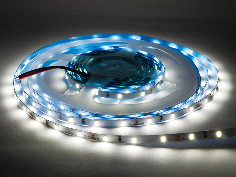 Светодиодная лента LED UA 2835 60 LED 5 мм 12 В 4,8 Вт 22 Лм/LED IP20 Белый (1307)