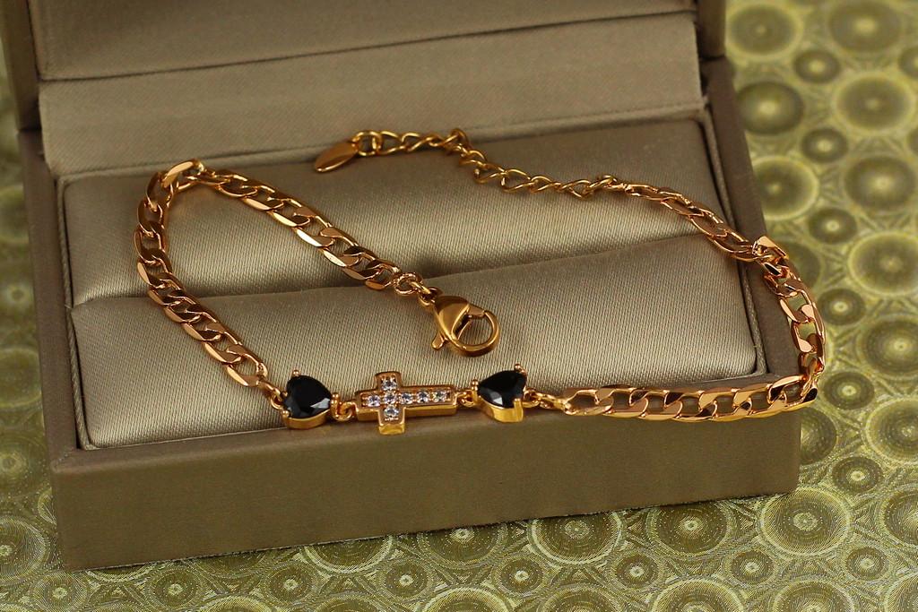 Браслет панцирный Xuping Jewelry с крестиком и черными сердечками 17 см х 3,5 мм Золотистый (2266767506)