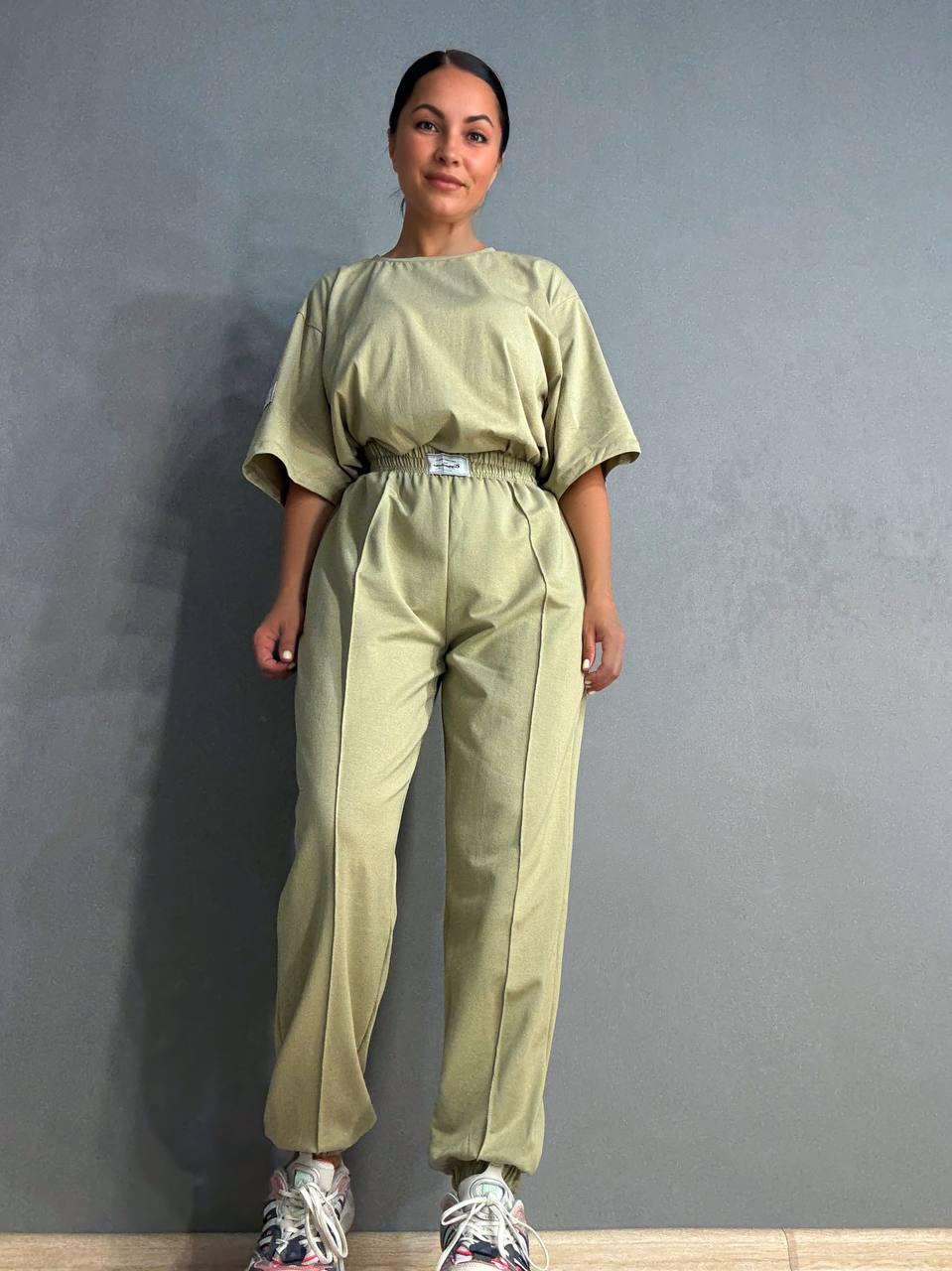 Костюм жіночий CAPPITONE 101212 футболка та брюки джоггери зі швом L Хакі (1694) - фото 7 Костюм жіночий CAPPITONE 101212 футболка та брюки джоггери зі швом L Хакі (1694) - фото 7