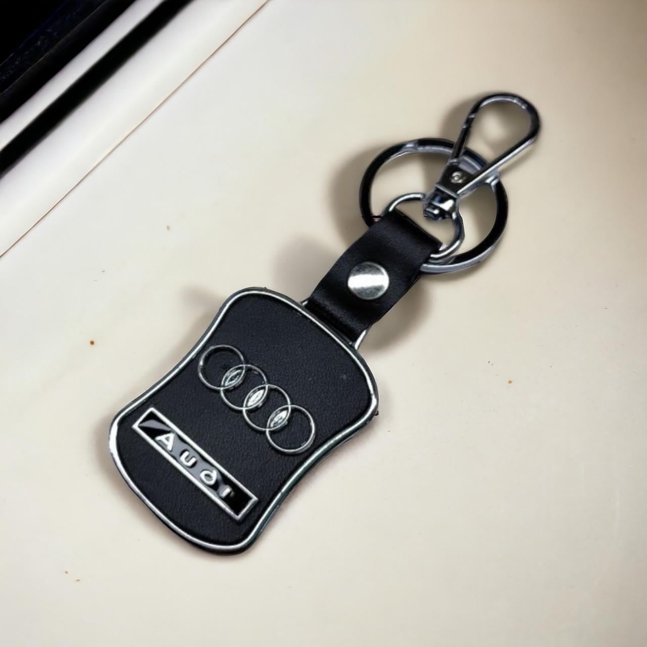 Брелок с логотипом авто Audi металлический со вставками натуральной кожи карабин с кольцом (1828825833)