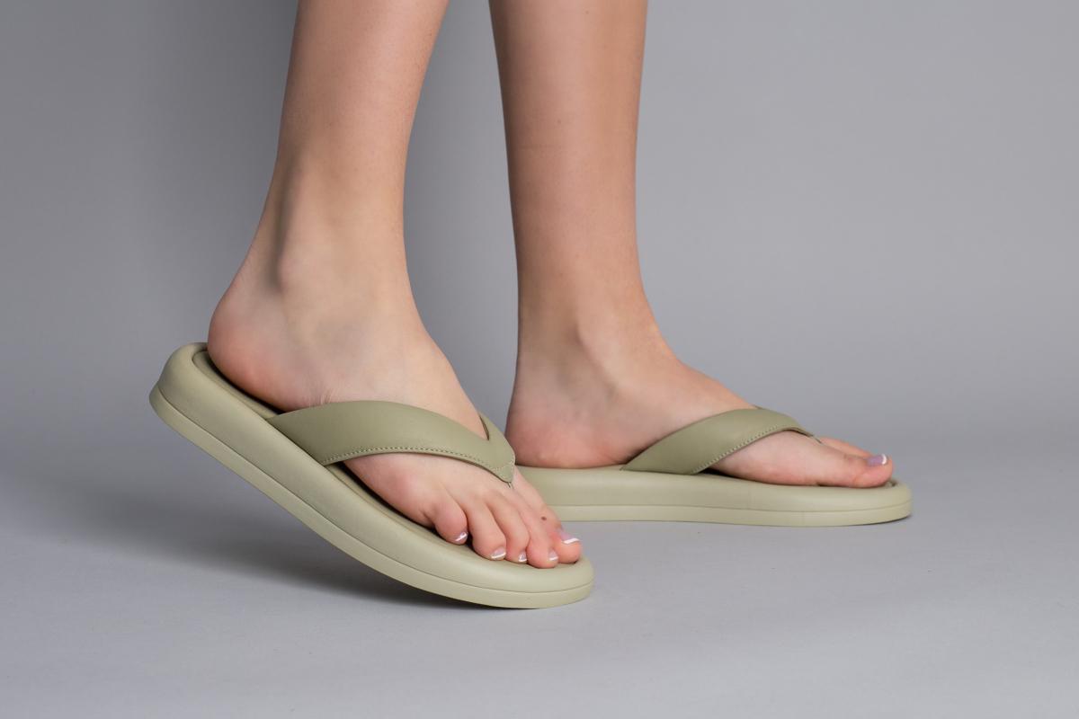 Шлепанцы женские кожаные р. 37 Хаки (5909/37)