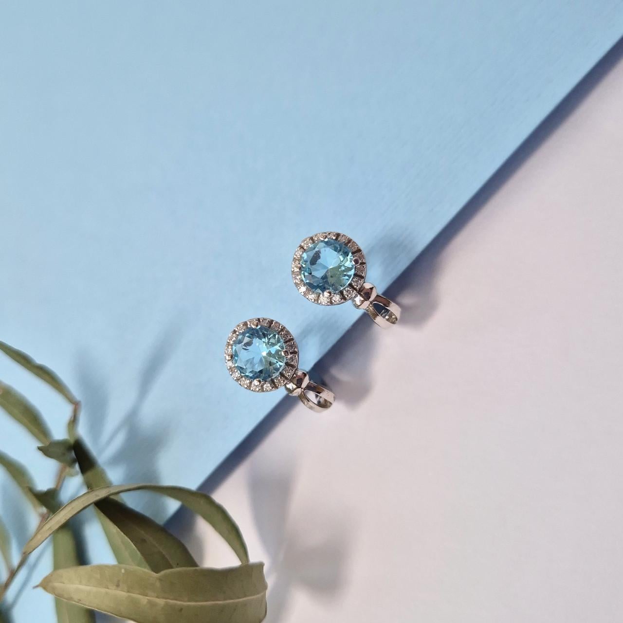 Серьги круг с большим голубым камнем серебро 925 пробы родированное 2,00 г (5801р)