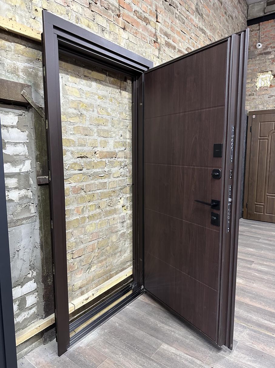 Дверь входная улица Redfort Стрит браун люкс молдинг ПВХ с терморазрывом 960х2040 мм Коричневый/Орех темный (23537602) - фото 2