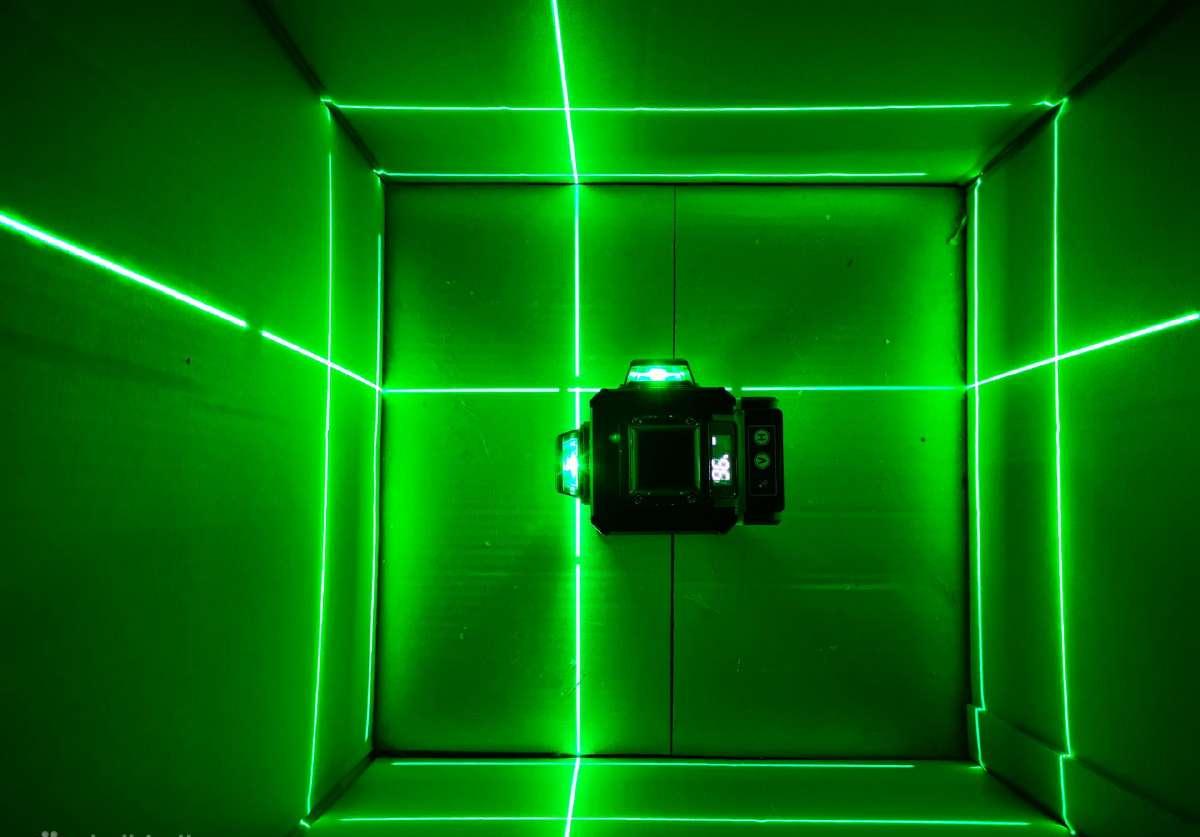 Лазерный уровень нивелир HILDA 4D Plus Full+LED с зеленым лучом на 16 линий 360 градусов - фото 2 Лазерный уровень нивелир HILDA 4D Plus Full+LED с зеленым лучом на 16 линий 360 градусов - фото 2