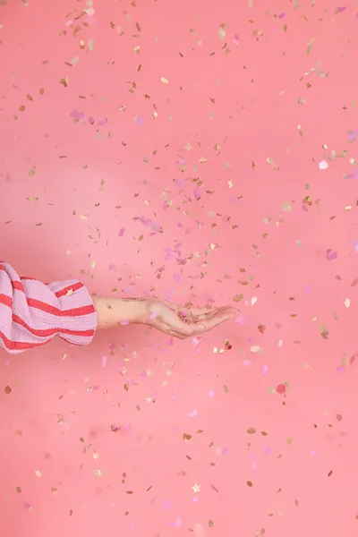 Хлопушка PartyDeco Кошки и звезды 20 см (5904555042322) - фото 2 Хлопушка PartyDeco Кошки и звезды 20 см (5904555042322) - фото 2