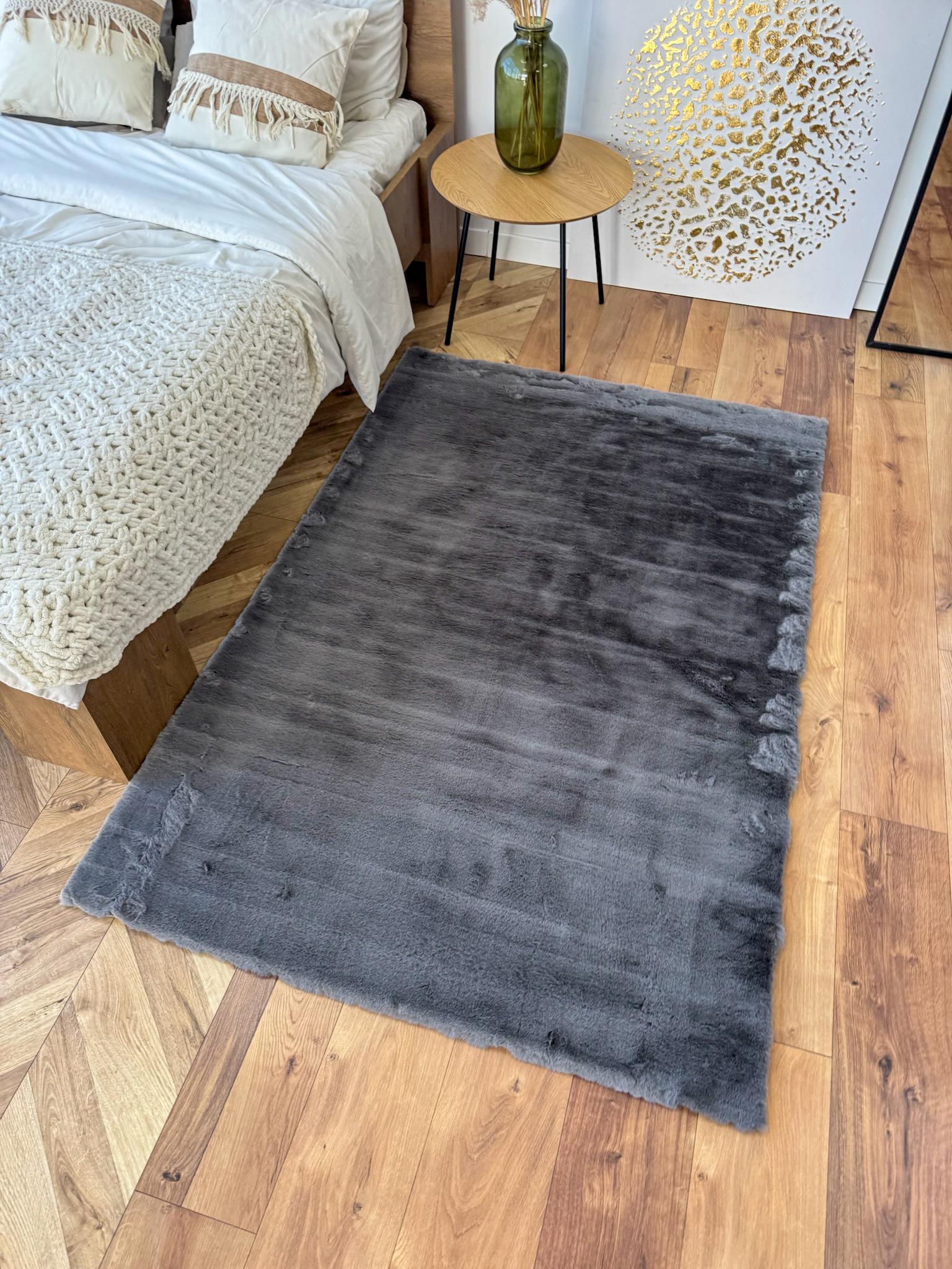 Килим прямокутний зі штучного хутра кролика 60х110 см Графітовий Килим прямокутний зі штучного хутра кролика 60х110 см Графітовий