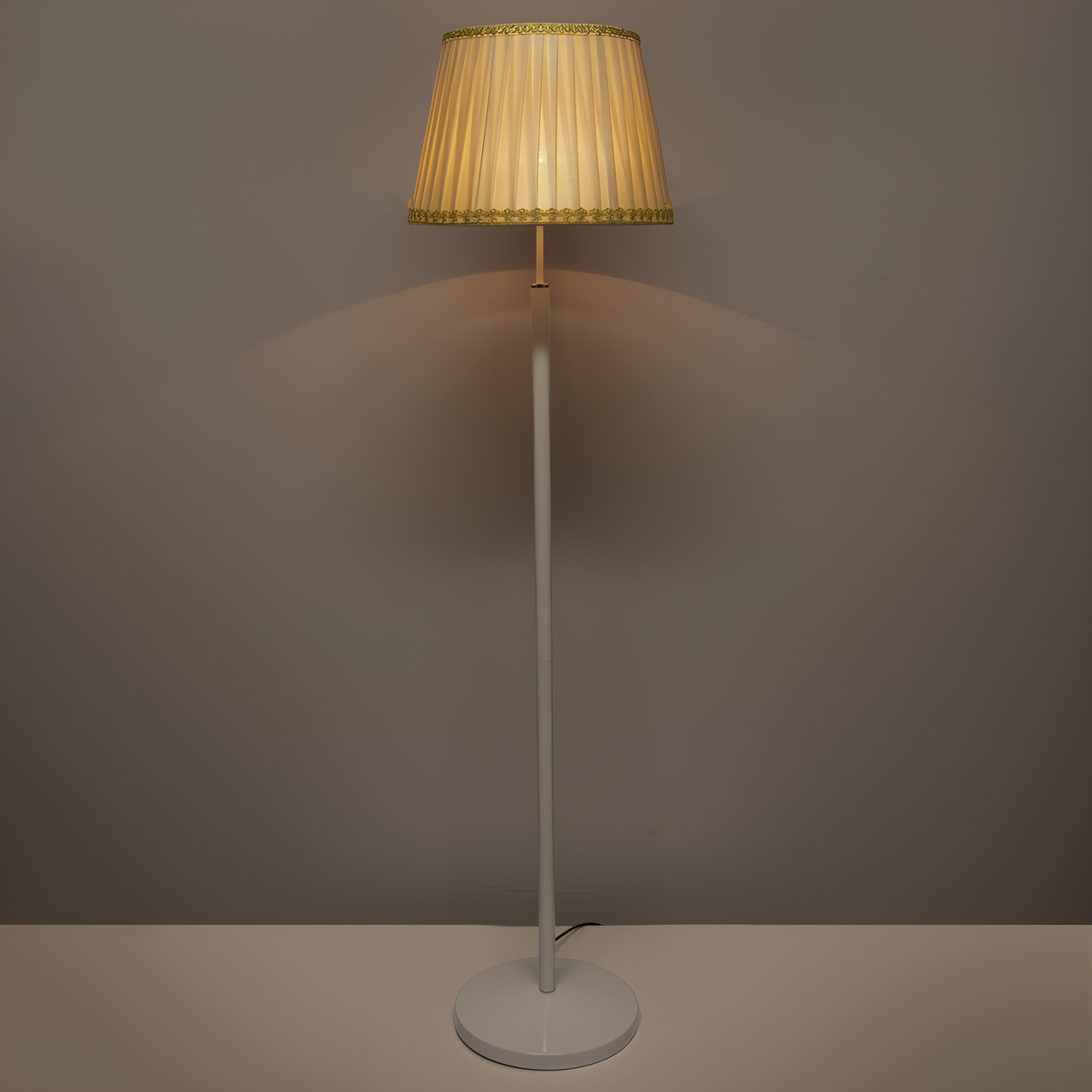 Торшер Svet с плиссированным абажуром под лампу Е27 Белый/кремовый (SWT-3510/BASE+SHADE WT) - фото 6 Торшер Svet с плиссированным абажуром под лампу Е27 Белый/кремовый (SWT-3510/BASE+SHADE WT) - фото 6