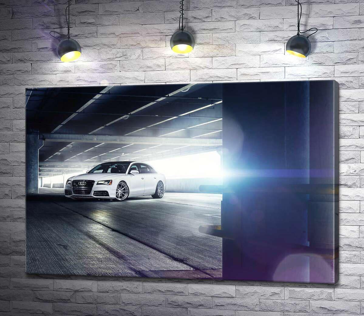 Картина ArtPoster Белый автомобиль Audi A8 стоит посреди парковки 100x67 см Модуль №1 (003304)