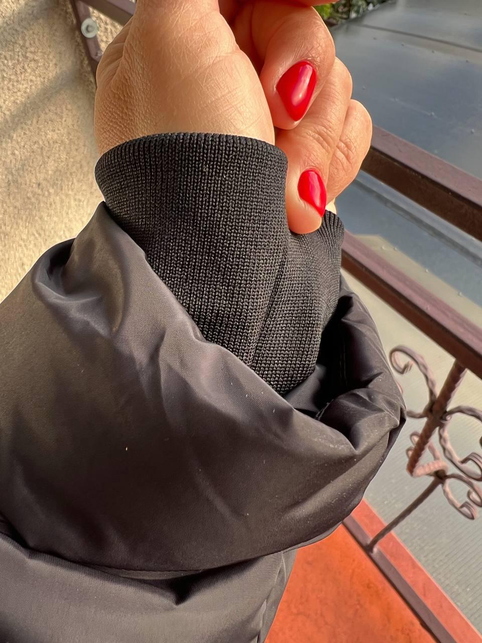 Куртка женская Lady Yep 9068 оверсайз укороченная надпись впереди с капюшоном OS Черный (2948) - фото 6