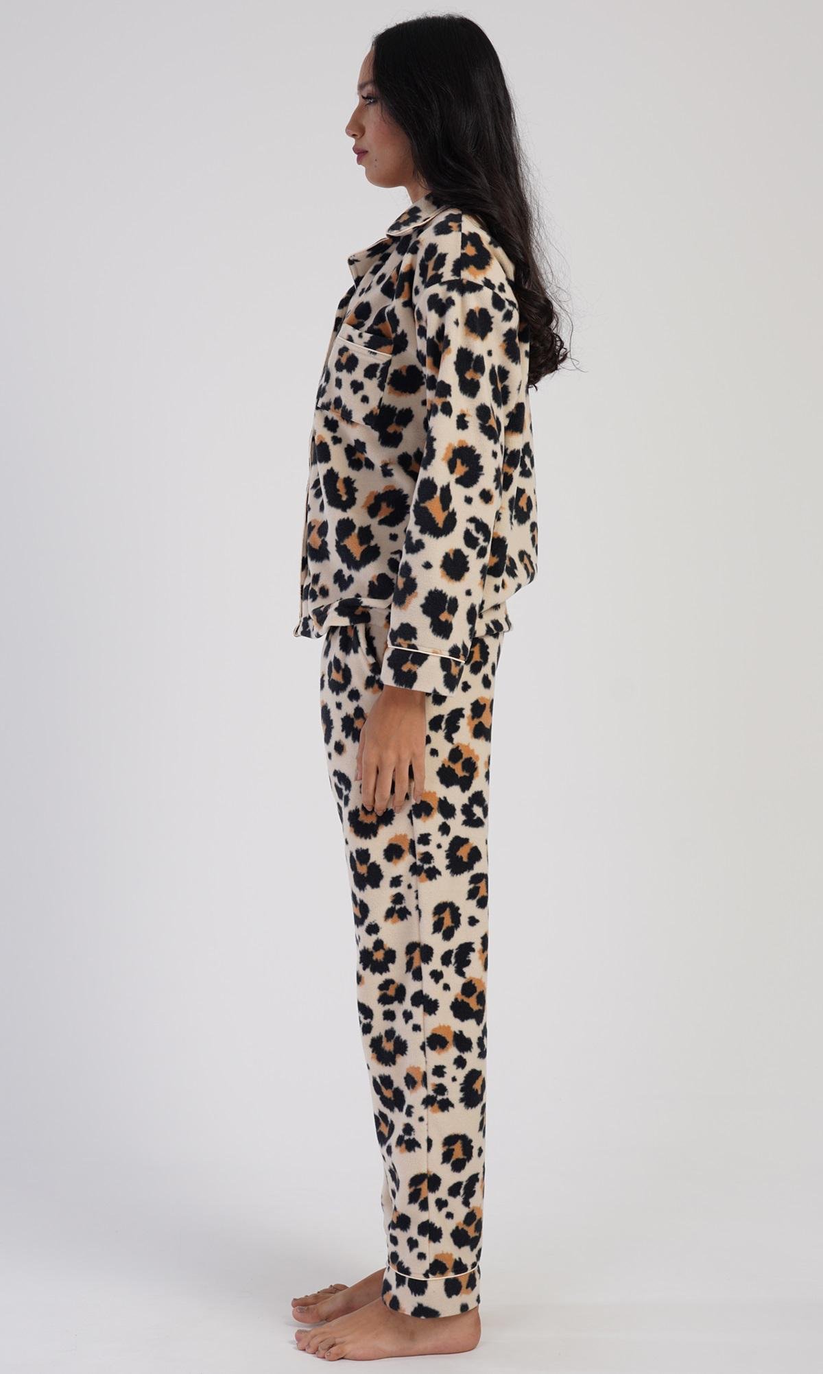 Пижама флисовая женская кофта на пуговицах и штаны Vienetta XXL Леопардовый (403067) - фото 2 Пижама флисовая женская кофта на пуговицах и штаны Vienetta XXL Леопардовый (403067) - фото 2