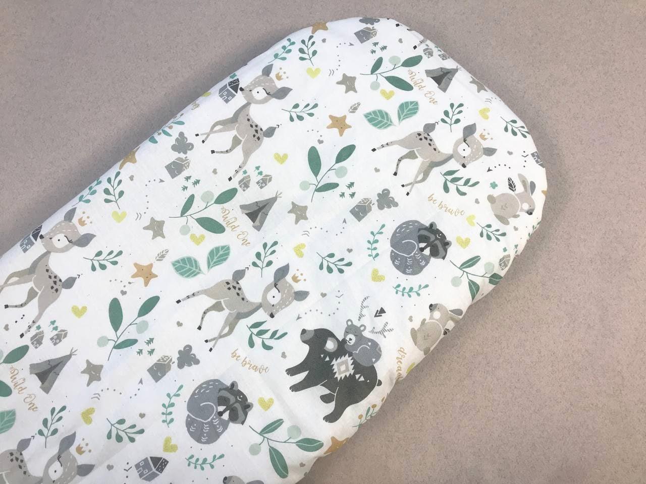 Дитячий непромокаючий наматрацник Олені з листочками у візочок (12491599)