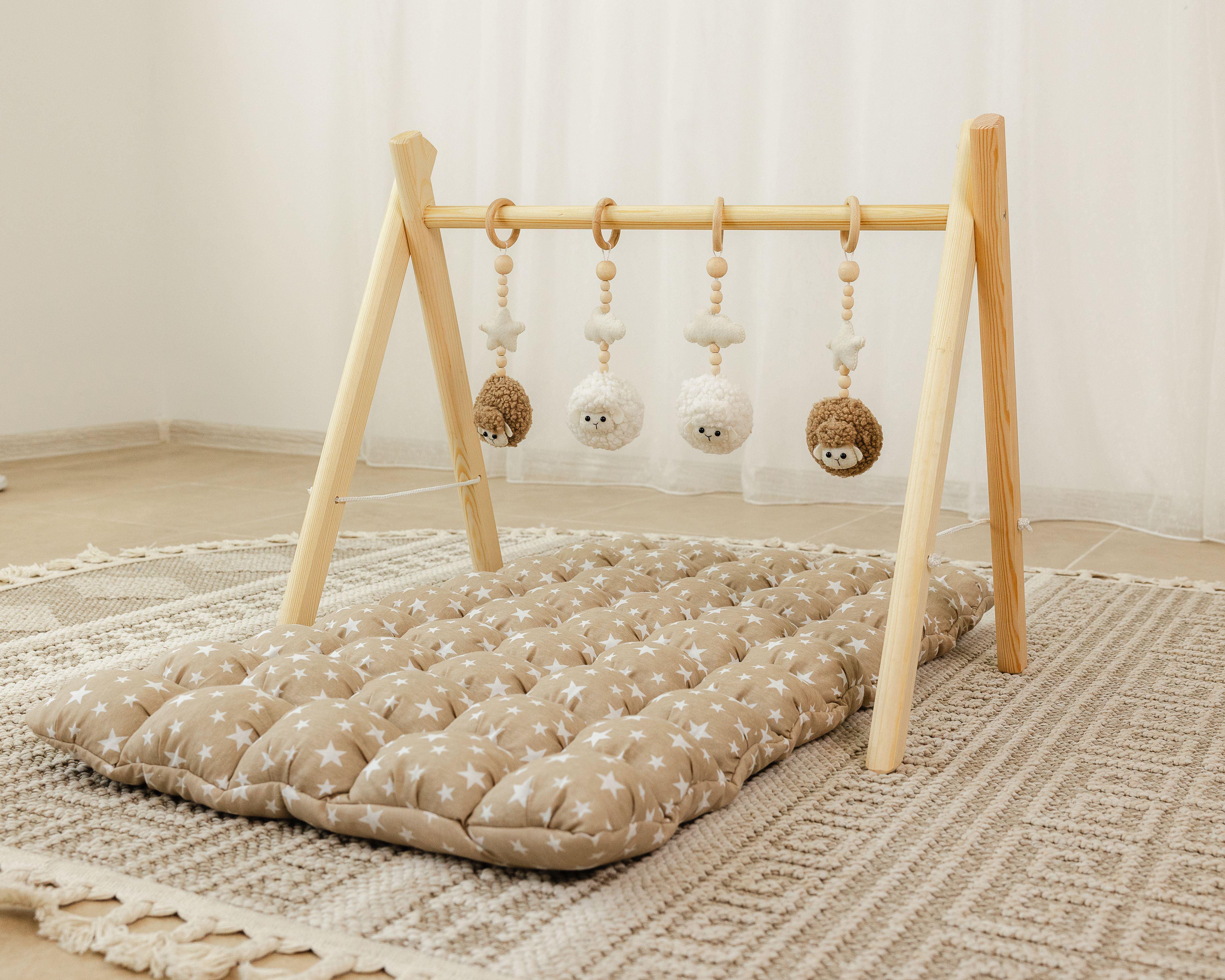 Мобиль детский напольный деревянный Пушистые овечки с матрасиком Ловец снов (0002319)