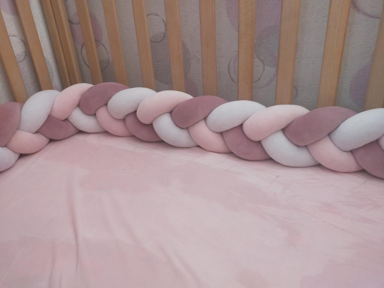 Бортик в кроватку косичка трехпрядная 120x18 см Белый/Бордовый (1443450294) - фото 2 Бортик в кроватку косичка трехпрядная 120x18 см Белый/Бордовый (1443450294) - фото 2