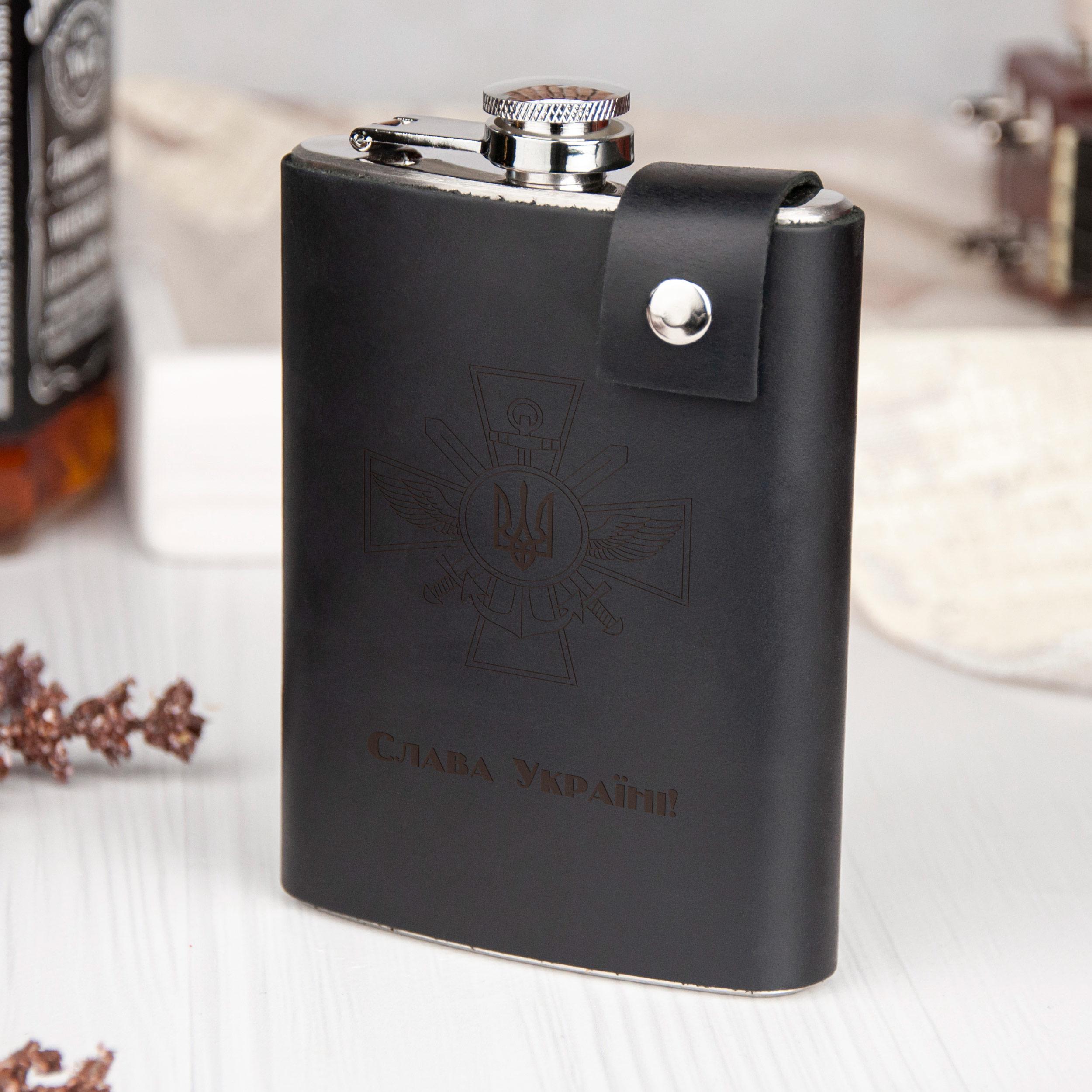 Фляга в кожаном чехле с гравировкой "Слава Україні" 240 мл Black (LFL-0033) Фляга в кожаном чехле с гравировкой "Слава Україні" 240 мл Black (LFL-0033)