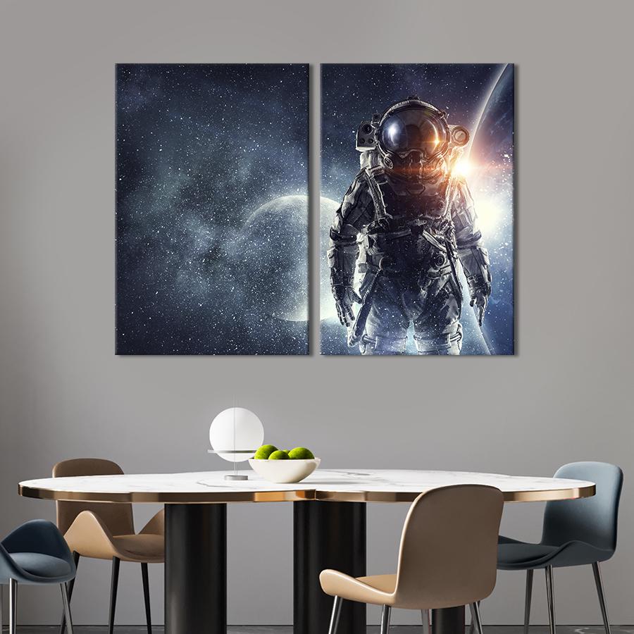 Настенный декор диптих картина на холсте для интерьера Космонавт в космосе 111x81 см (516-2)
