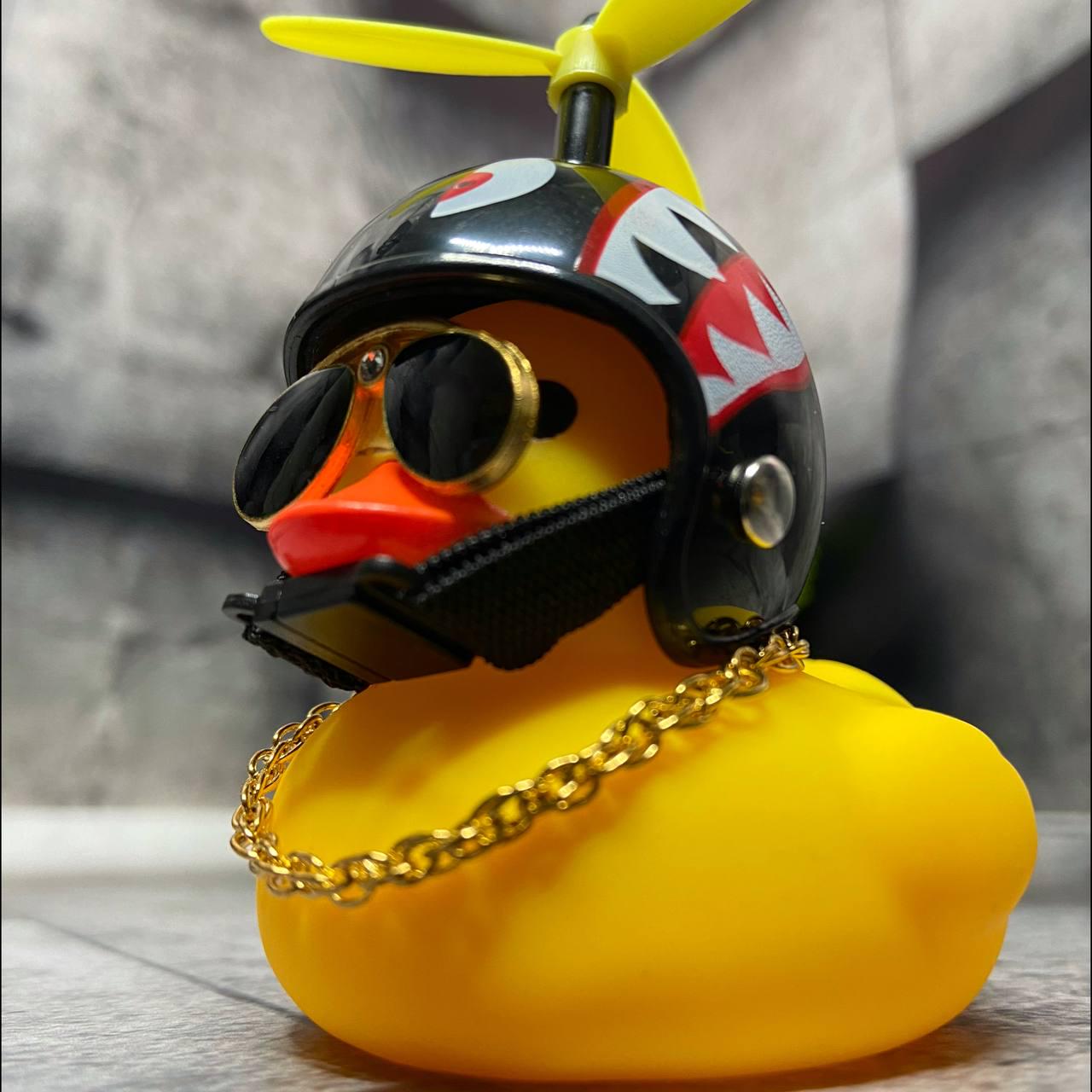 Автомобільна качка в шоломі Crazy Duck (00-573)