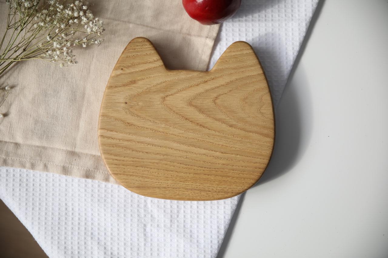 Тарелка детская деревянная Котик из дуба 20х18,5х2,5 см (WDB-10.2) - фото 2 Тарелка детская деревянная Котик из дуба 20х18,5х2,5 см (WDB-10.2) - фото 2