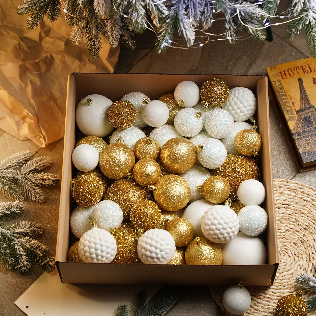 Набор новогодних блестящих украшений Созвездие на елку 40 шаров Золотой/Белый (77941538) - фото 1