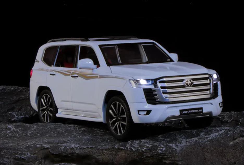 Модель автомобиля коллекционная Toyota Land Cruiser 300 металлическая 1:24 (2025377968)