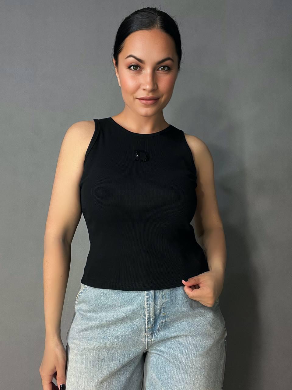 Майка жіноча A-N 27035 у рубчик з вишивкою літери D OS Чорний (26794577) - фото 1