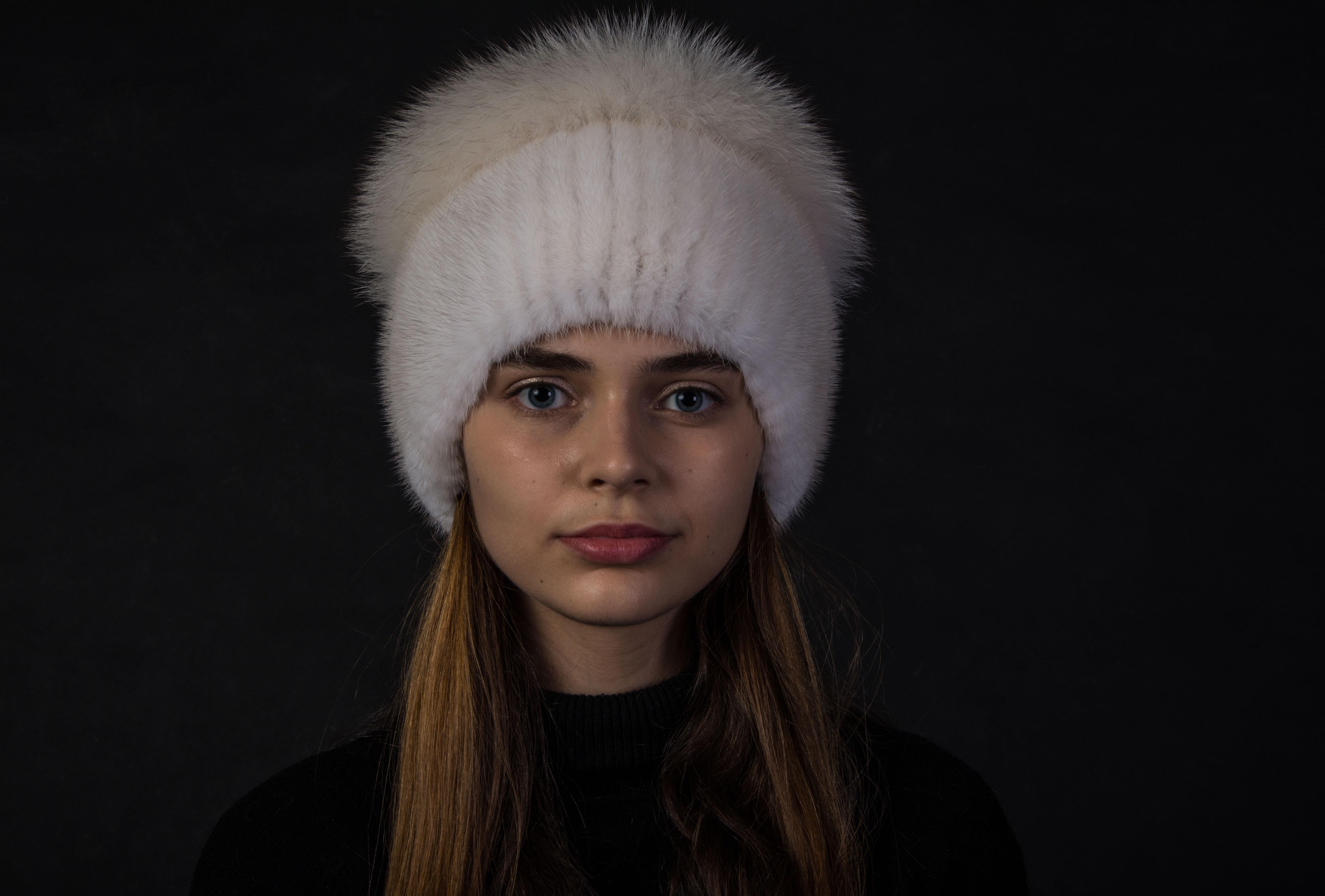 Зимова шапка із в'язаної норки Хутряний стиль Кулька з бубоном із песця Перлина (115/2/N)