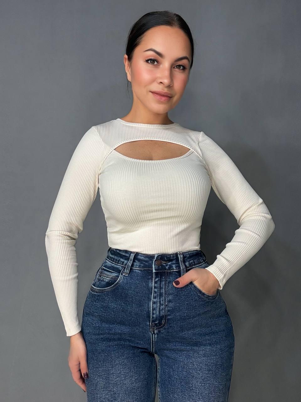 Лонгслів жіночий ITAKA 5370 гольф з акцентним вирізом на груді в рубчик OS Молочний (1174) - фото 3 Лонгслів жіночий ITAKA 5370 гольф з акцентним вирізом на груді в рубчик OS Молочний (1174) - фото 3