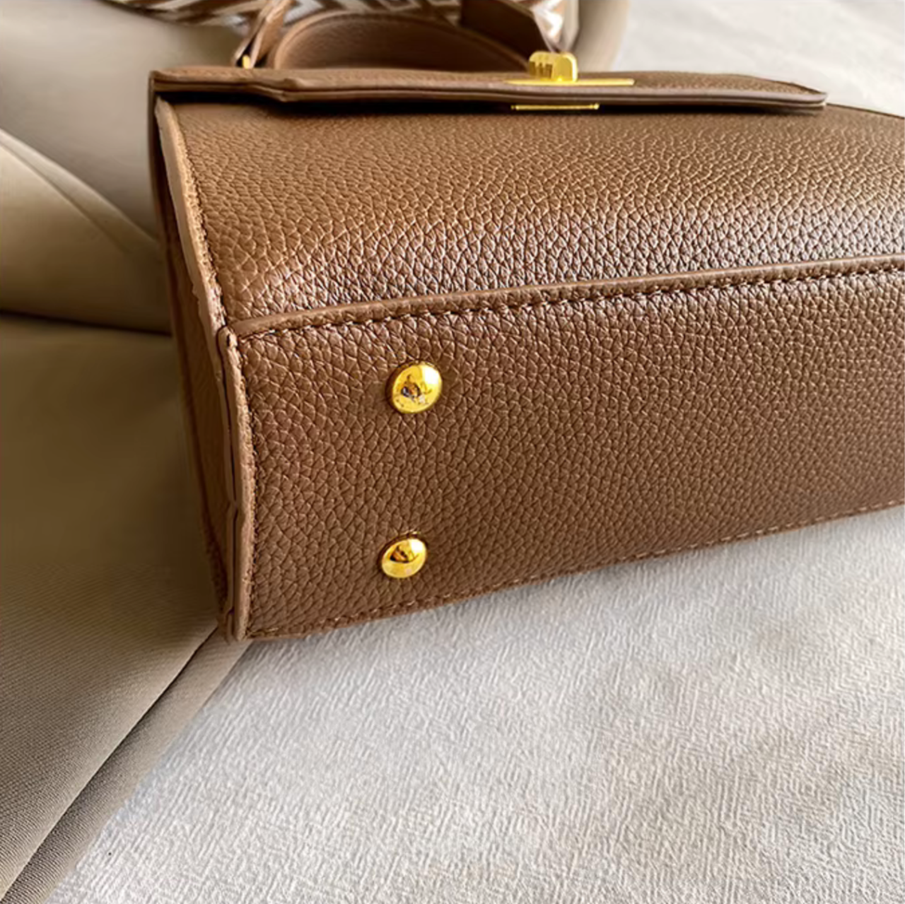 Жіноча сумка Lorian з плечовим ременем в комплекті та однією короткою ручкою Кавовий (LR 2213 COFFEE) - фото 7 Жіноча сумка Lorian з плечовим ременем в комплекті та однією короткою ручкою Кавовий (LR 2213 COFFEE) - фото 7