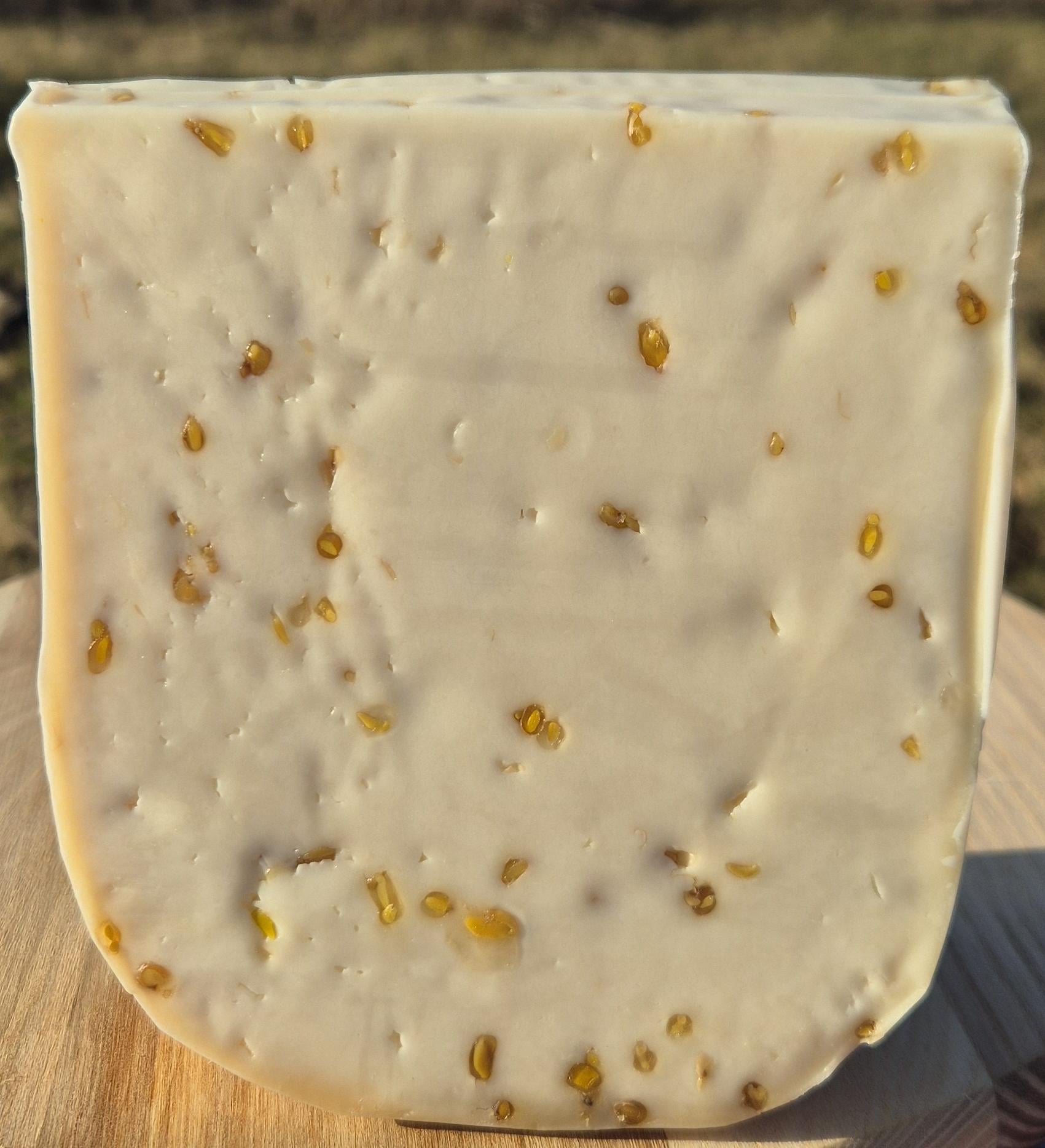 Сыр крафтовый Гауда с пажитником с коровьего молока 200 г вакуум (101112)