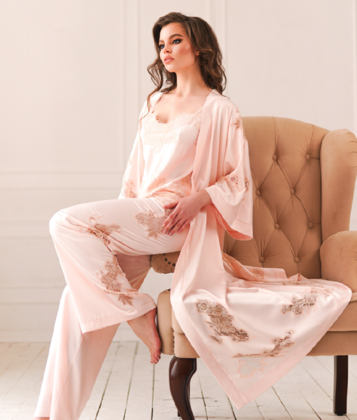 Халат женский длинный Komilfo Rosemary 2242/1 XS Розовый (15105) Халат женский длинный Komilfo Rosemary 2242/1 XS Розовый (15105)