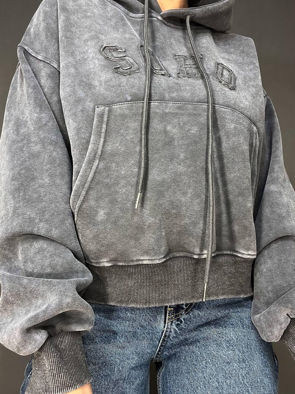 Худи женское JOY ONE 25513 вареное тай-дай вышивка впереди с капюшоном средняя длина OS Серый (3315) - фото 9 Худи женское JOY ONE 25513 вареное тай-дай вышивка впереди с капюшоном средняя длина OS Серый (3315) - фото 9