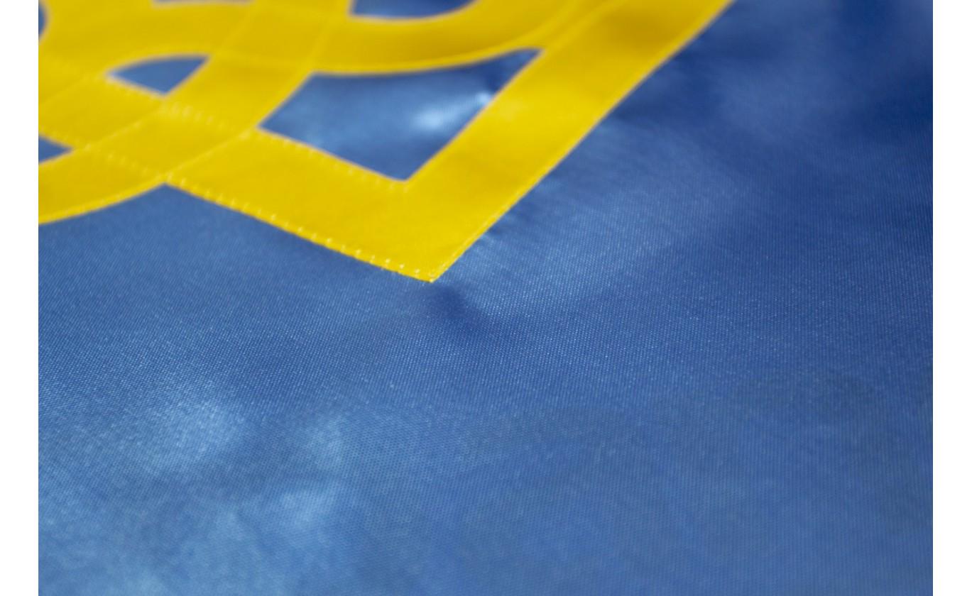 Флаг Украины атлас с трезубом и бахромой 90х135 см (п6АтБ) - фото 2 Флаг Украины атлас с трезубом и бахромой 90х135 см (п6АтБ) - фото 2