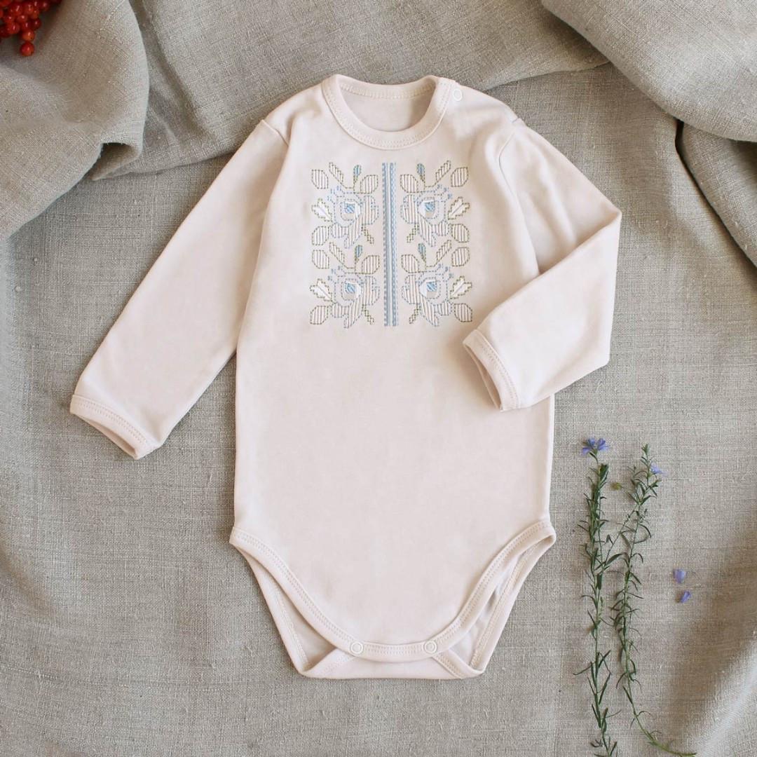Боди с длинным рукавом с вышивкой Астры 62 см 0-3 мес Молочный (2134435960)