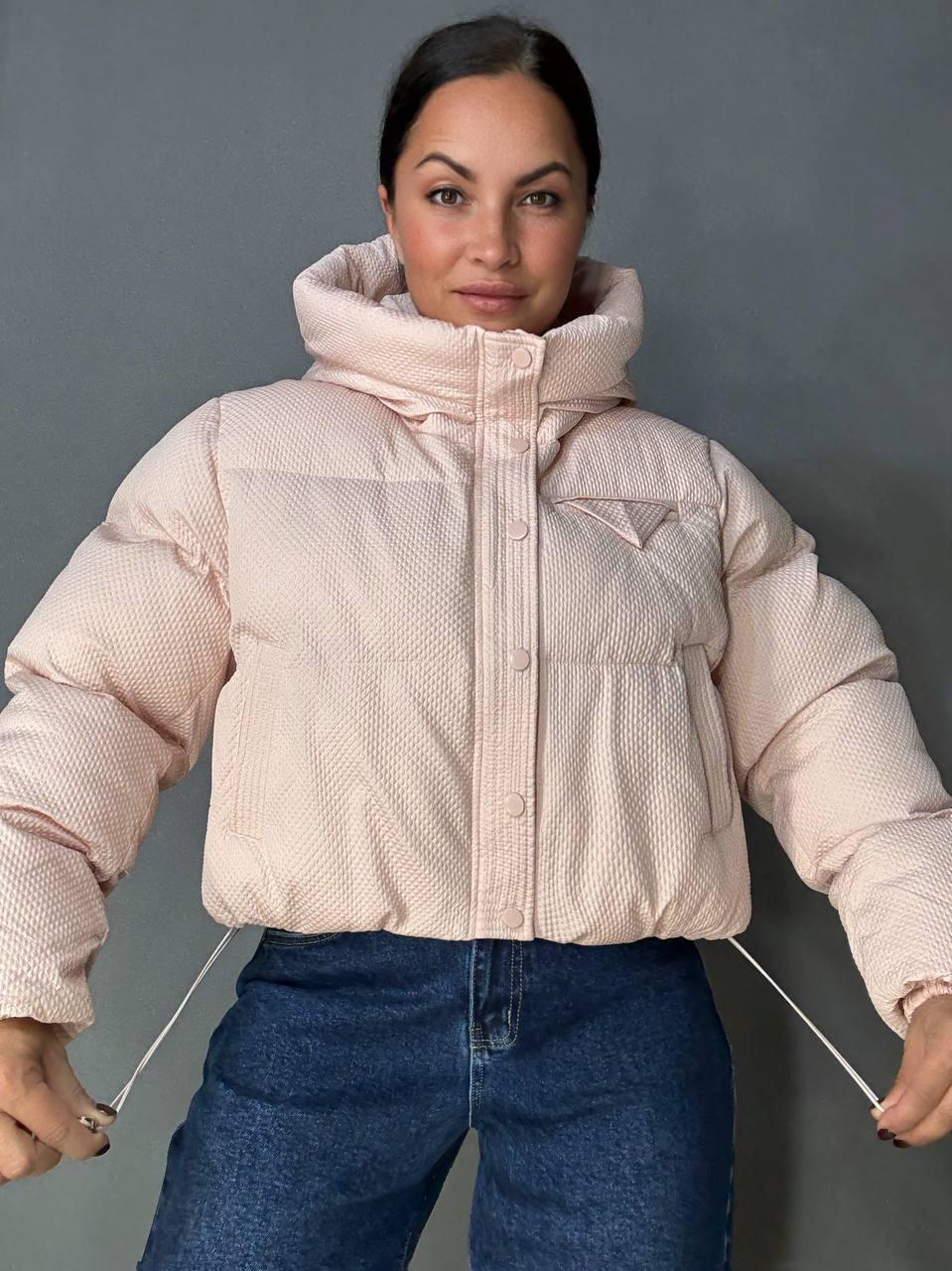 Куртка женская LADY YEP 10039 вафельная пуффер оверсайз с капюшоном р. 44 Пудровый (4886) - фото 9 Куртка женская LADY YEP 10039 вафельная пуффер оверсайз с капюшоном р. 44 Пудровый (4886) - фото 9