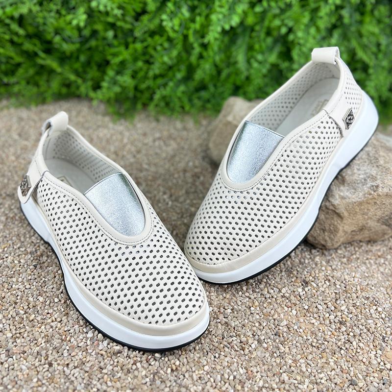 Мокасини жіночі перфорована шкіра Е-007061-6 p. 38 24,5 см Бежевий