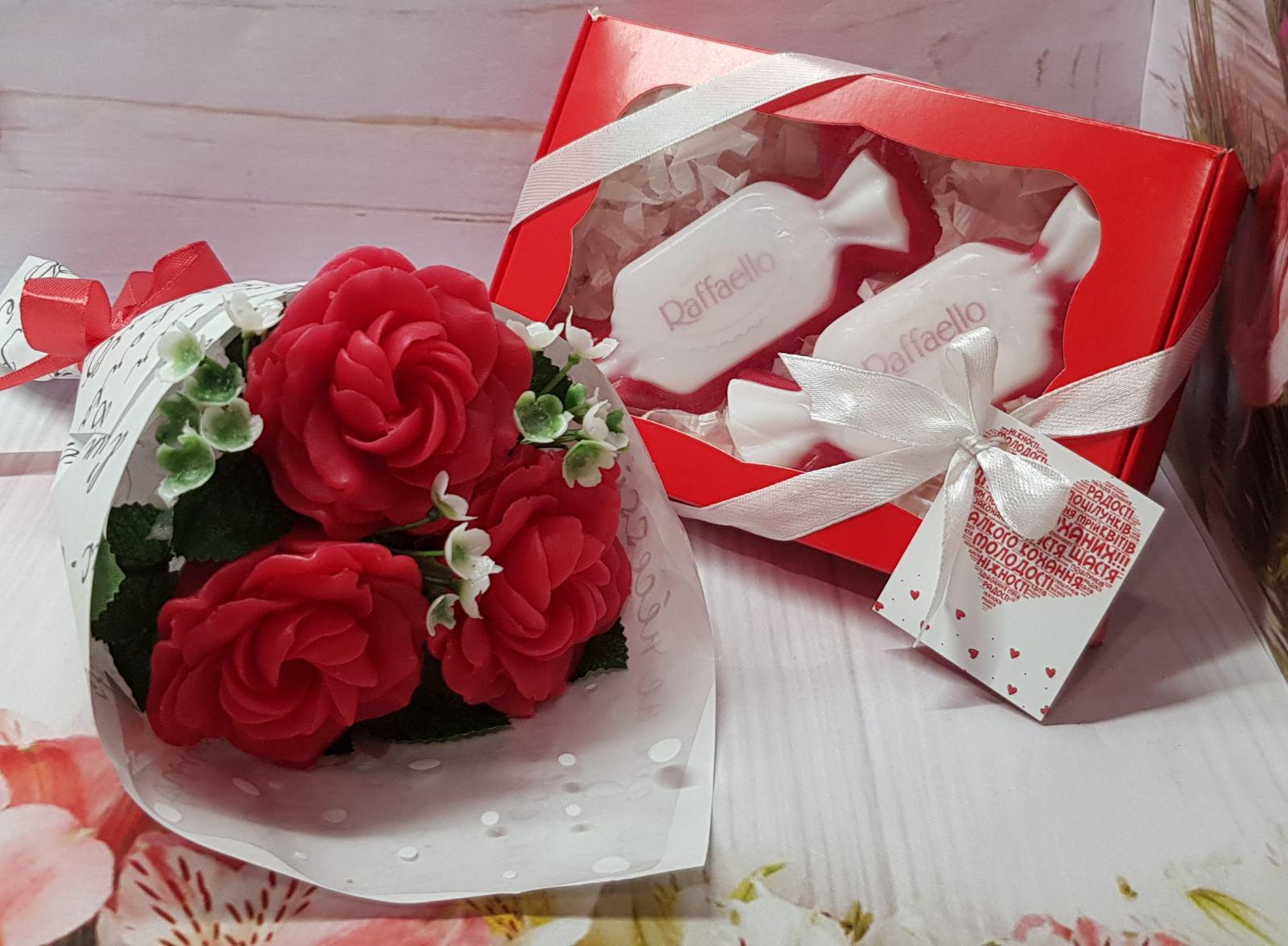 Мыло ручная робота Букет роз/Конфеты рафаелло (AS00019)