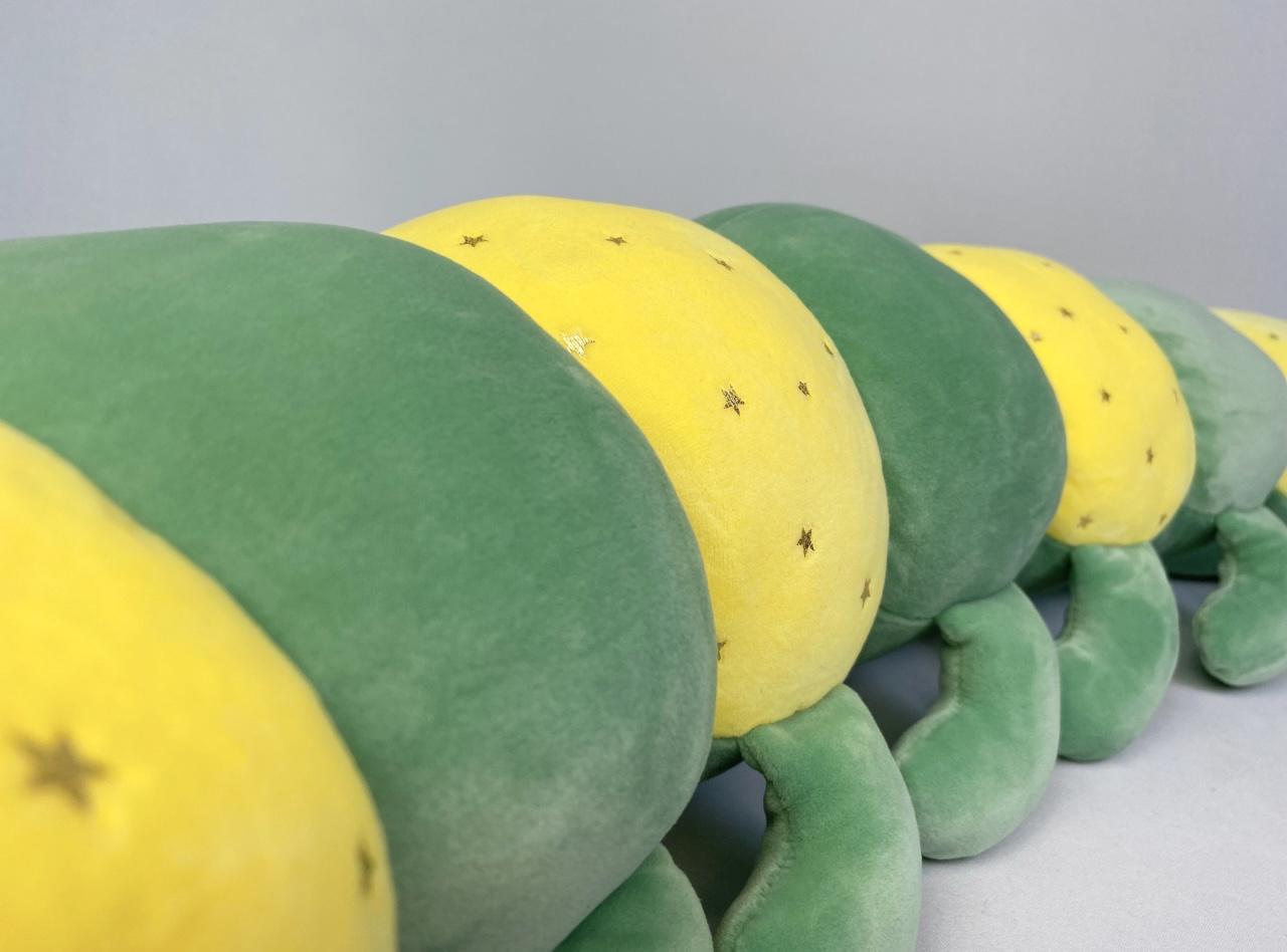 Мягкая игрушка-обнимашка Гусеничка с бантиком 70 см Зеленый/Желтый (E33185) - фото 7 Мягкая игрушка-обнимашка Гусеничка с бантиком 70 см Зеленый/Желтый (E33185) - фото 7