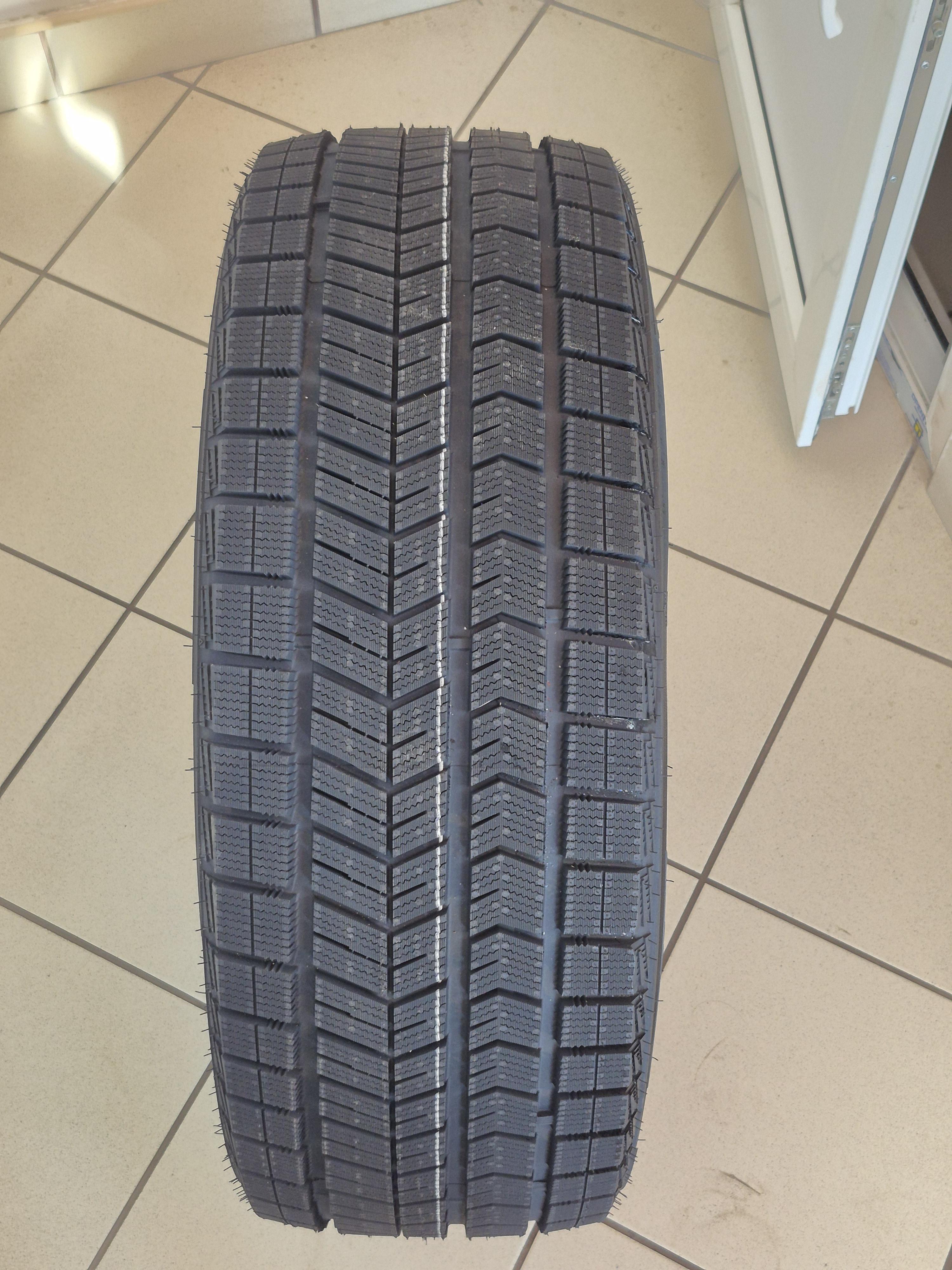 Шина зимова Warrior WR500 265/65 R17 112T (КИЛ845545) - фото 3 Шина зимова Warrior WR500 265/65 R17 112T (КИЛ845545) - фото 3
