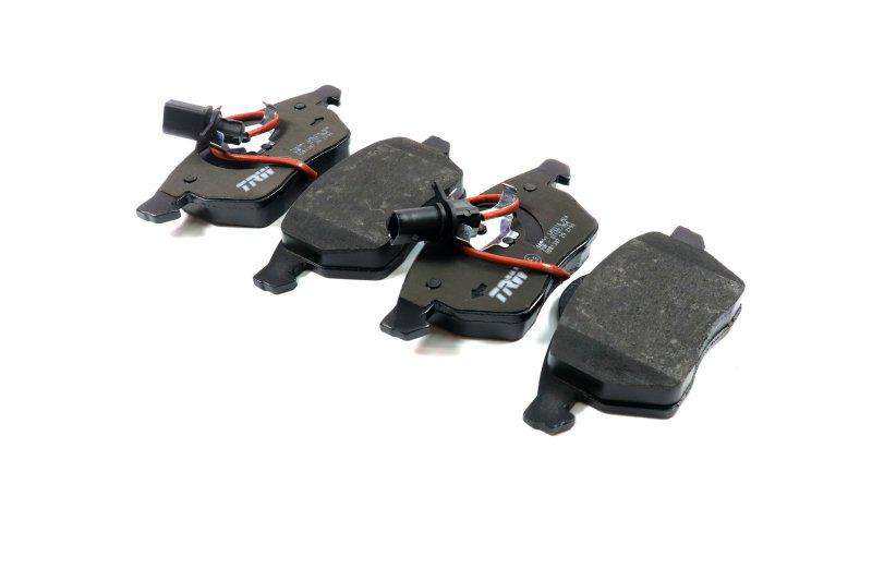 Колодки тормозные дисковые Audi A4 A6 Skoda superb Volkswagen Passat передние (GDB1307 TRW Engine Components)