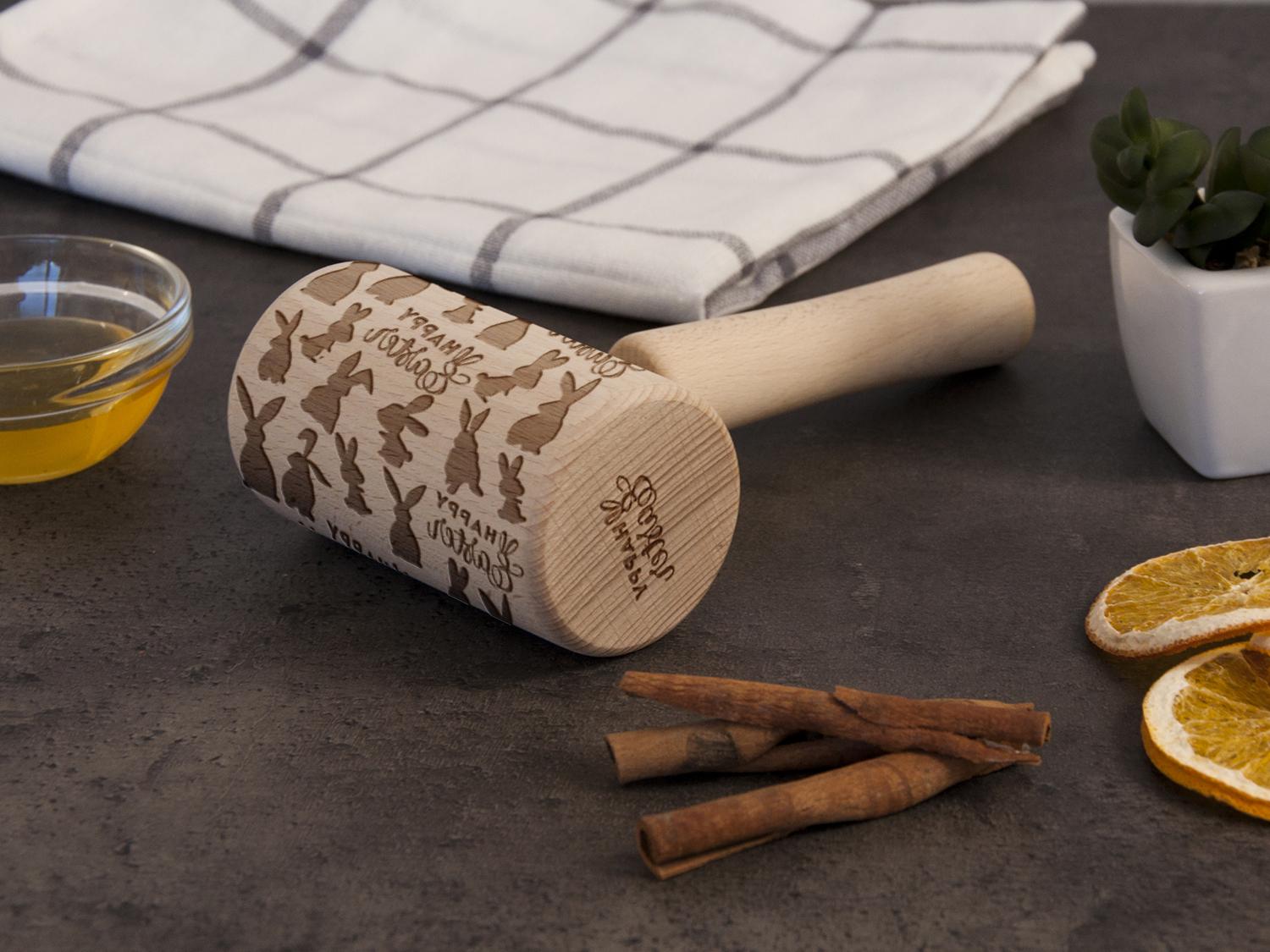 Ролик для теста WoodPresentStudio с узором Зайка